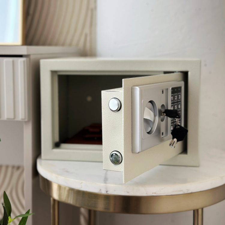 marelli-safe-deforo-11-sejf-elektroniczny-otwarty-klucz.png