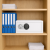 sejf-elektroniczny-ms-21-zecure-2-marelli-safe-na-polce-z-segregatorami.png